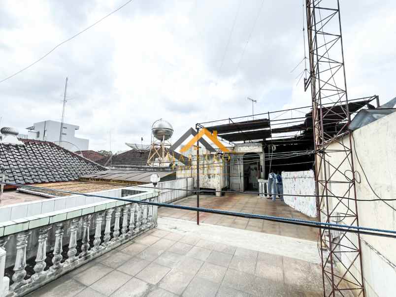 dijual rumah komplek taman polonia 1