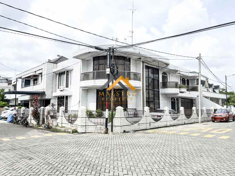 dijual rumah komplek taman polonia 1