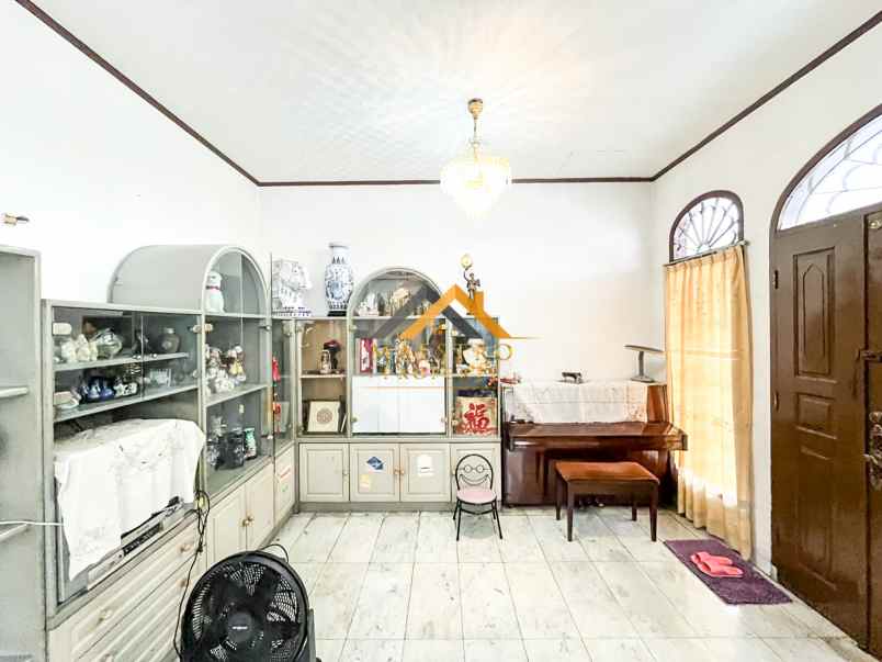 dijual rumah komplek taman polonia 1