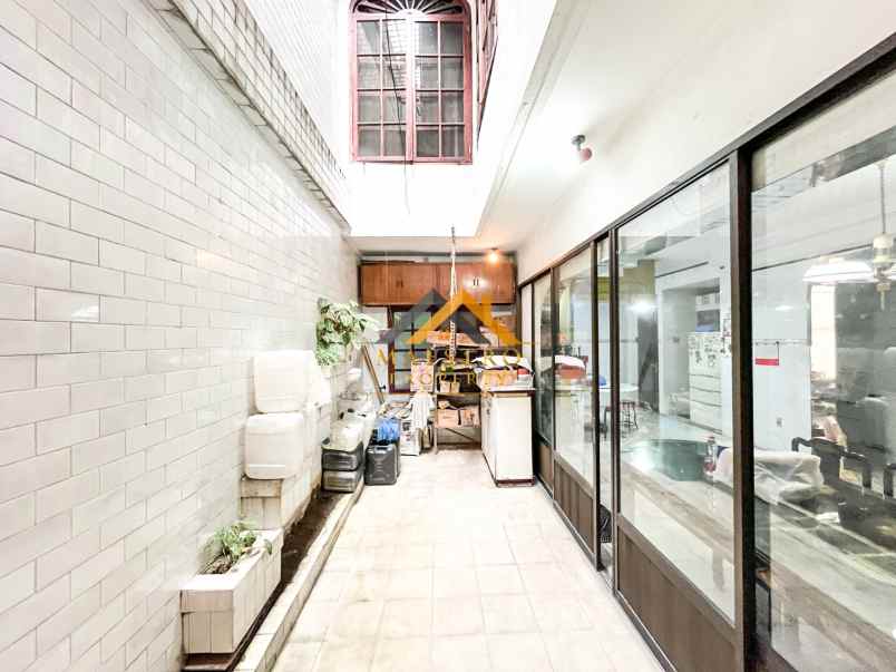 dijual rumah komplek taman polonia 1