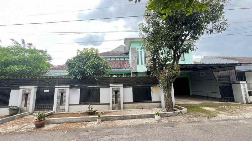 dijual rumah komplek turangga