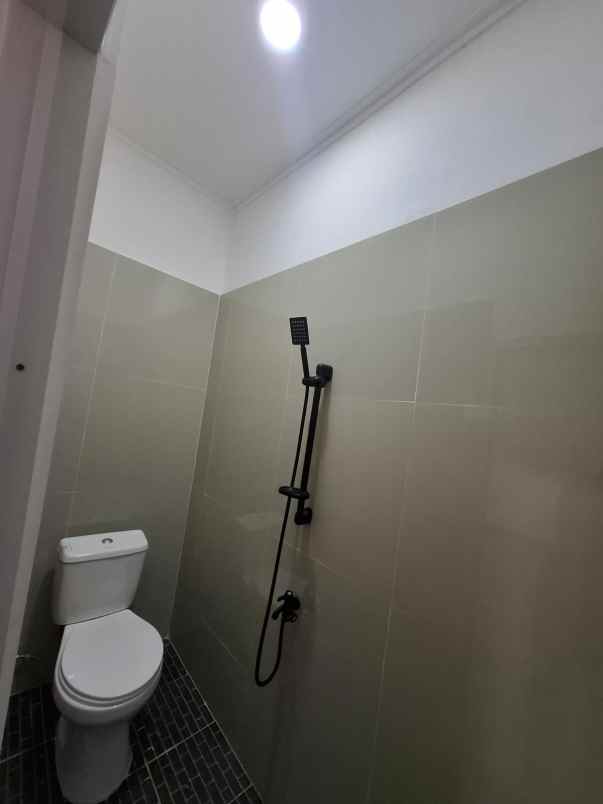 dijual rumah kota harapan indah bekasi