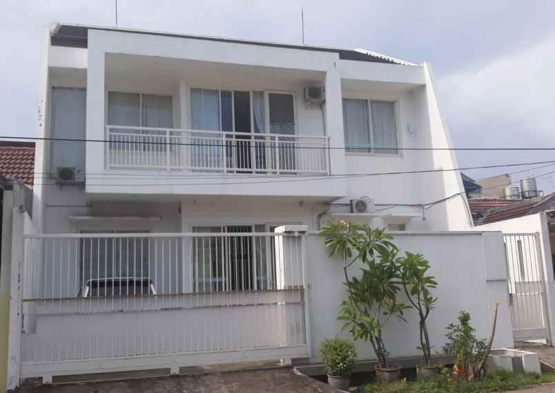 dijual rumah kutisari tenggilis mejoyo