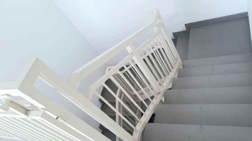 dijual rumah kutisari tenggilis mejoyo