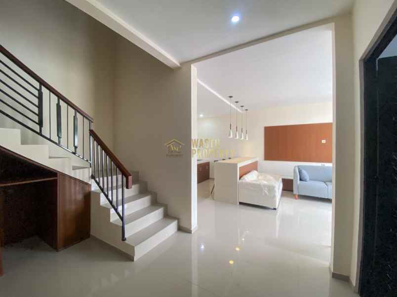 dijual rumah maguwoharjo depok sleman