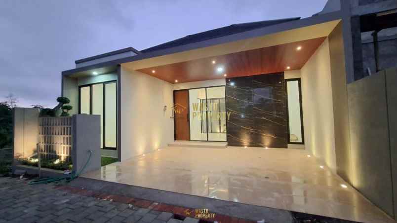 dijual rumah maguwoharjo depok sleman