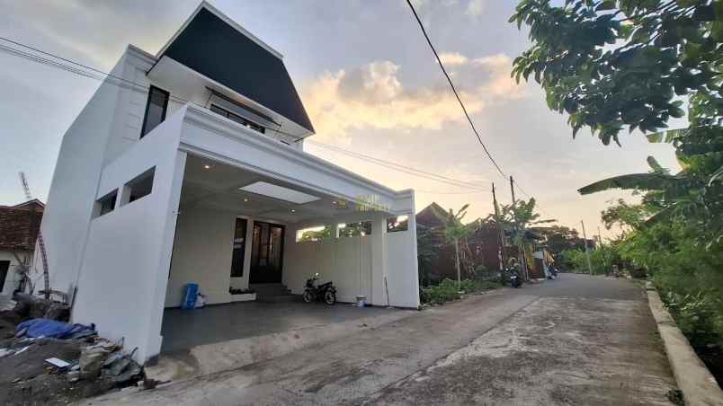 dijual rumah maguwoharjo kec depok kab