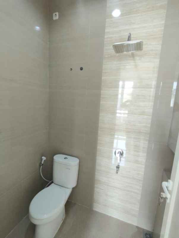 dijual rumah manyar tirtoasti