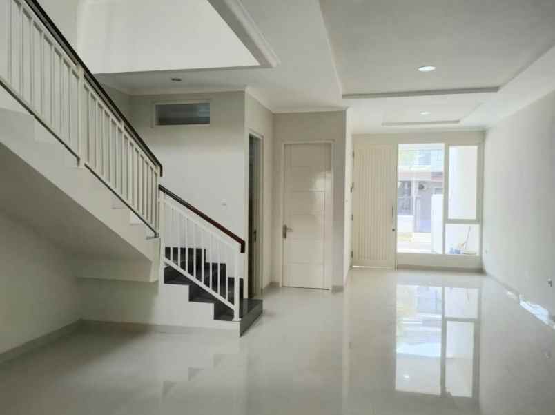 dijual rumah manyar tirtoasti