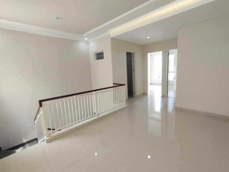 dijual rumah manyar tirtoasti