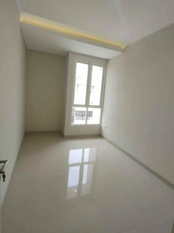 dijual rumah manyar tirtoasti