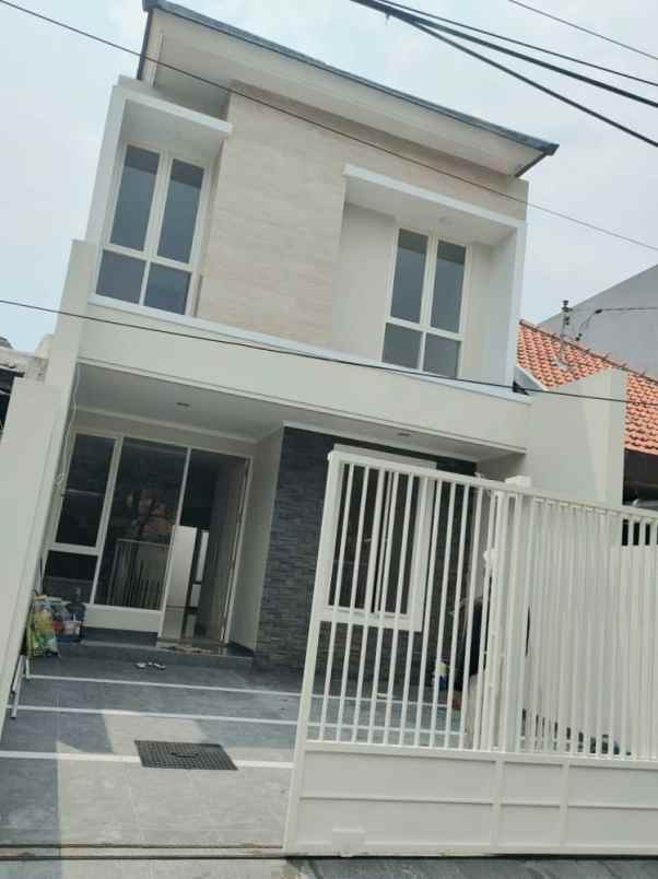dijual rumah manyar tirtoasti