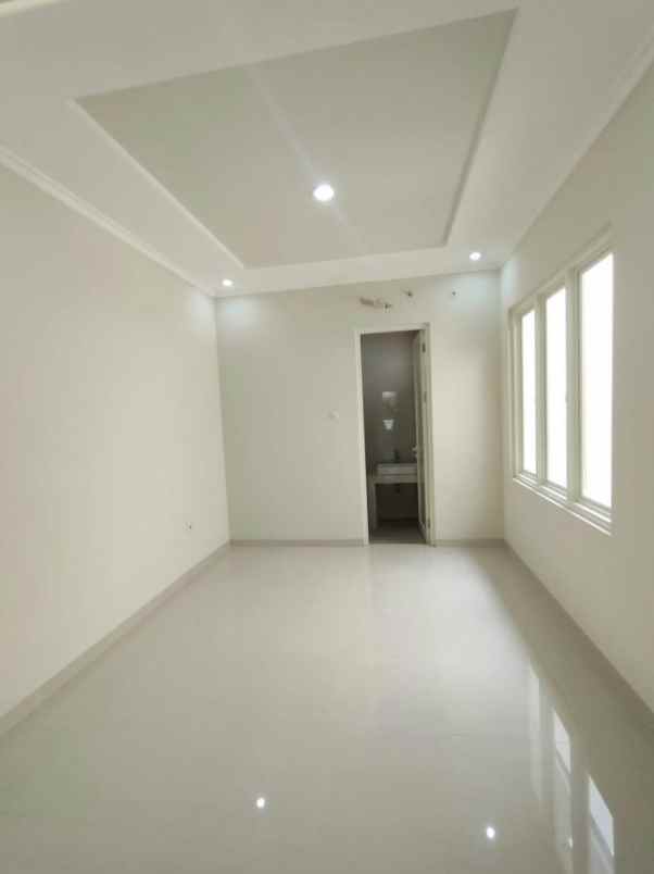 dijual rumah manyar tirtoasti