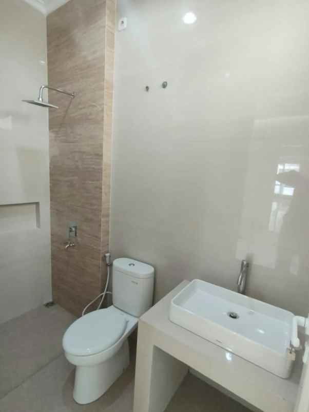 dijual rumah manyar tirtoasti