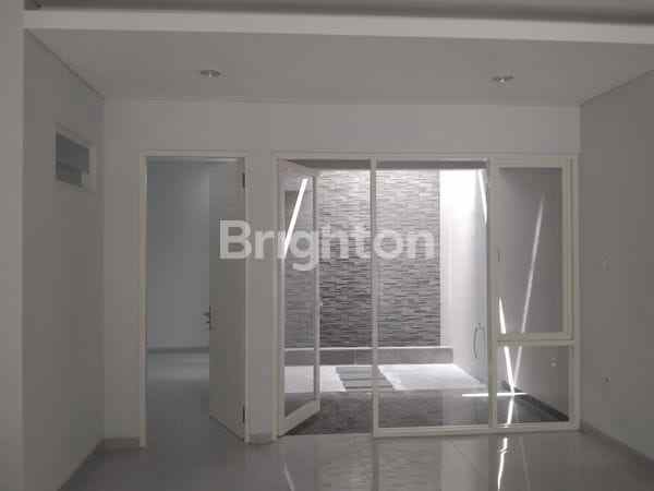 dijual rumah manyar tirtoyoso