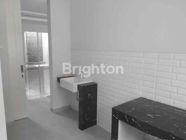dijual rumah manyar tirtoyoso