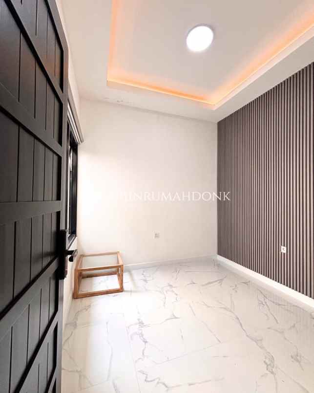 dijual rumah manyar tirtoyoso