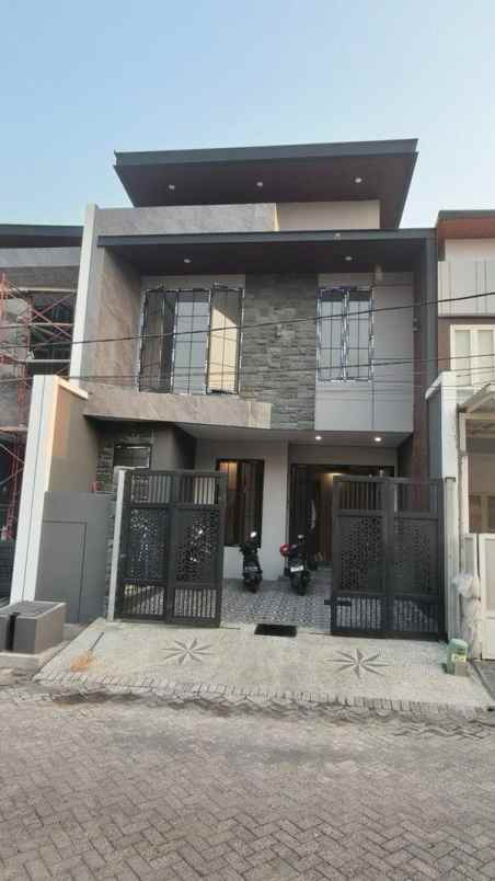 dijual rumah manyar tirtoyoso