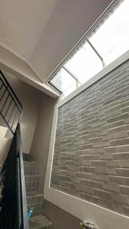 dijual rumah margacinta