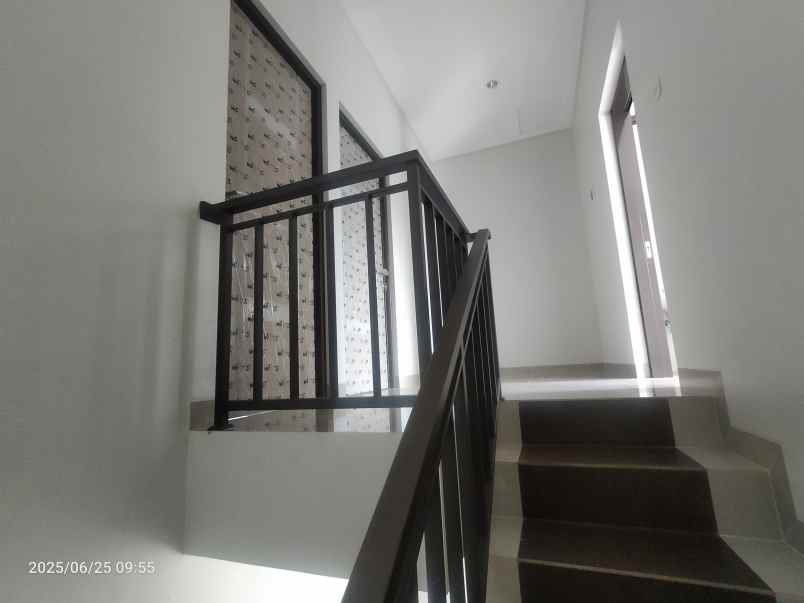 dijual rumah margahayu raya