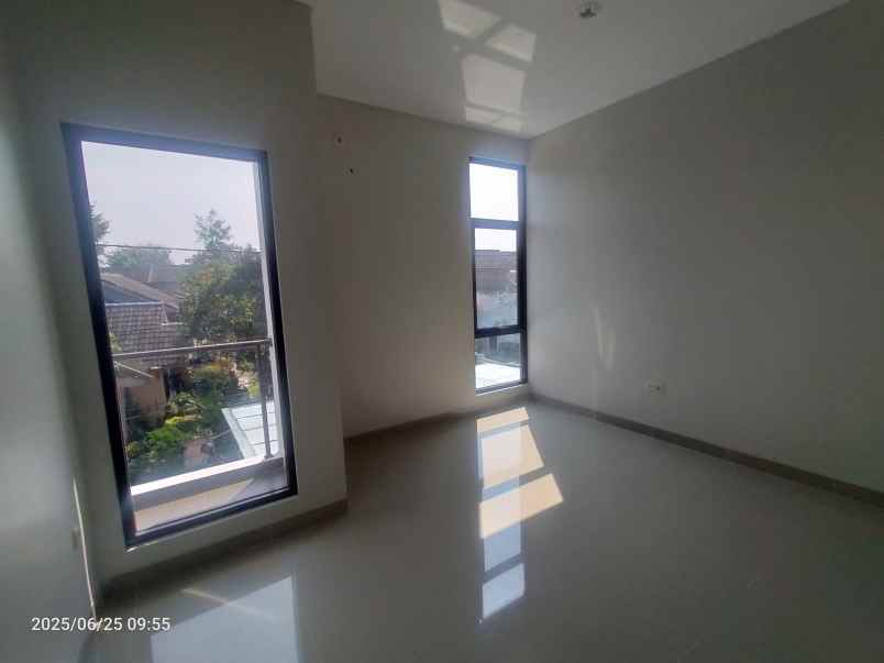 dijual rumah margahayu raya