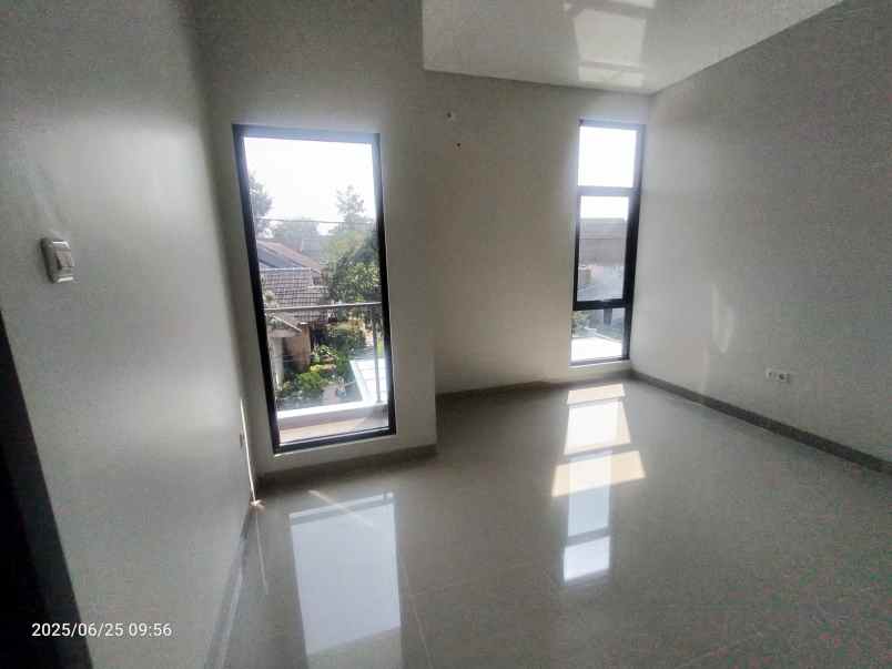 dijual rumah margahayu raya