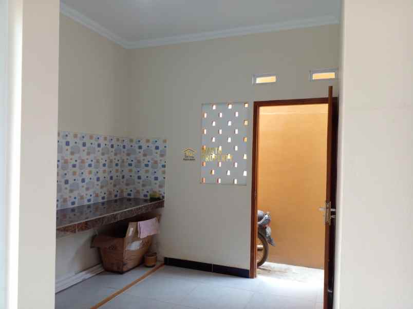 dijual rumah margomulyo