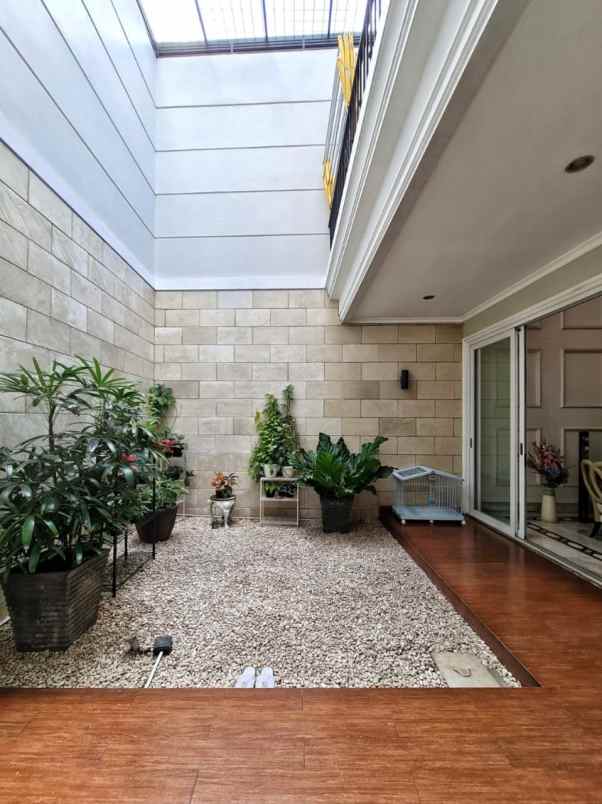 dijual rumah mega kuningan jakarta selatan