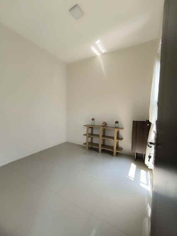 dijual rumah menganti