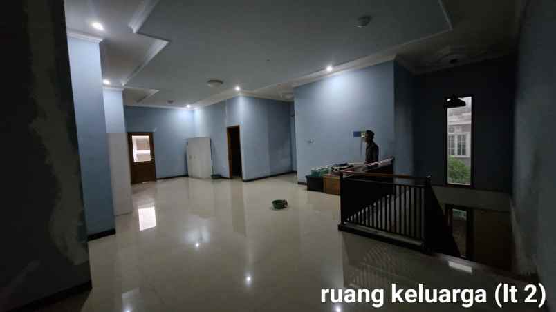 dijual rumah mewah luas strategis di cinangka depok