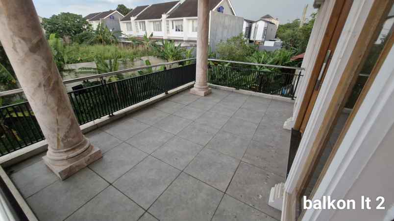 dijual rumah mewah luas strategis di cinangka depok