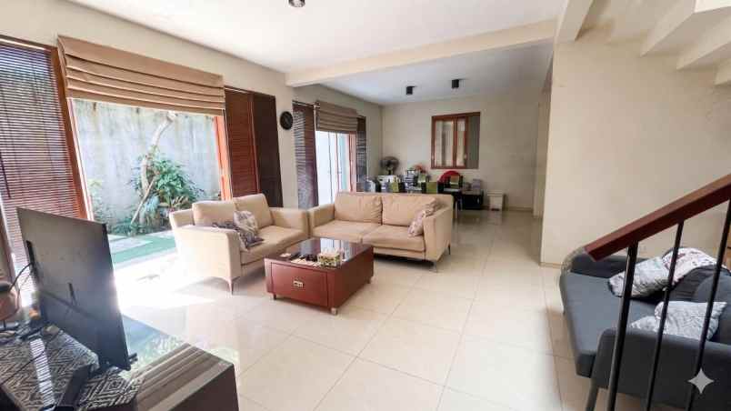 dijual rumah minimalis modern di raffles hills cibubur