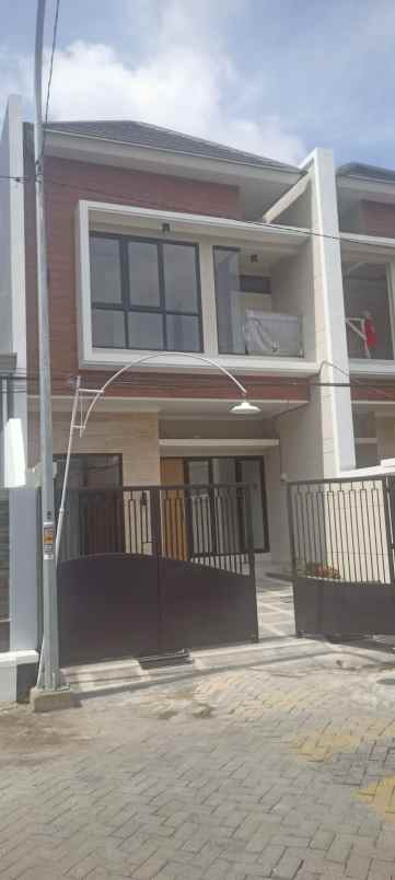 dijual rumah mulyosari utara