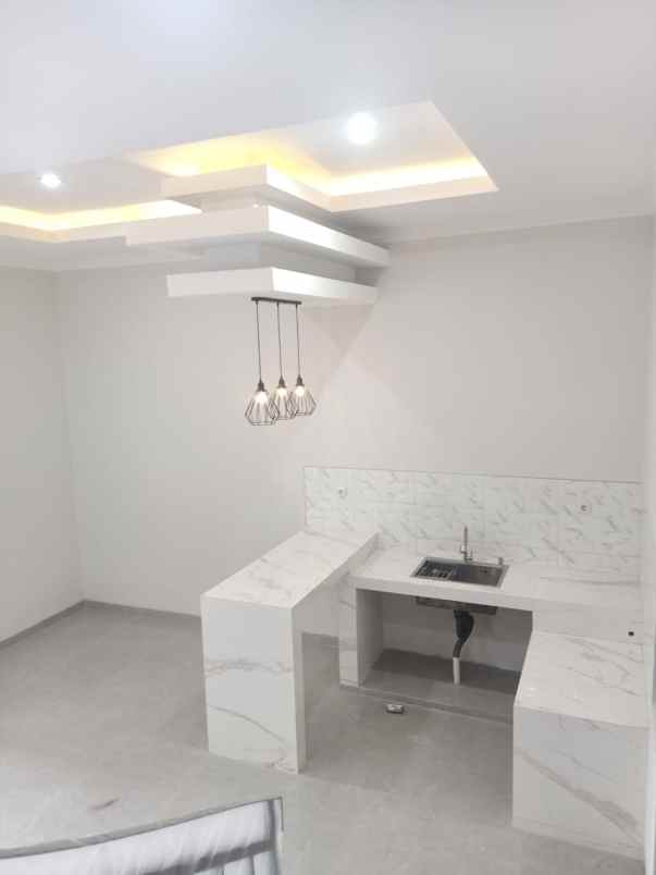 dijual rumah mulyosari utara