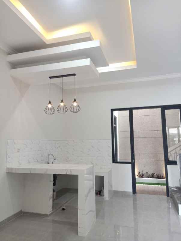 dijual rumah mulyosari utara