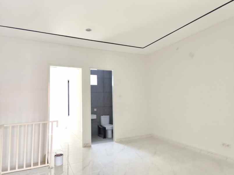 dijual rumah mulyosari utara