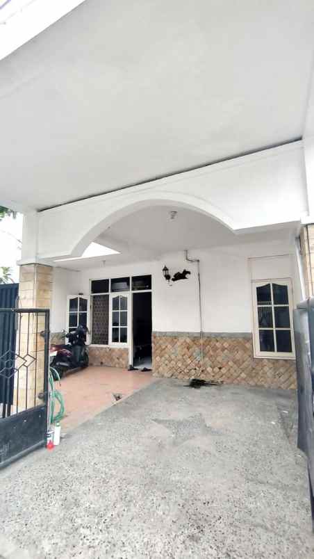 dijual rumah murah di perum griya kebraon surabaya