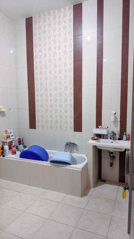 dijual rumah ngagel tama tengah