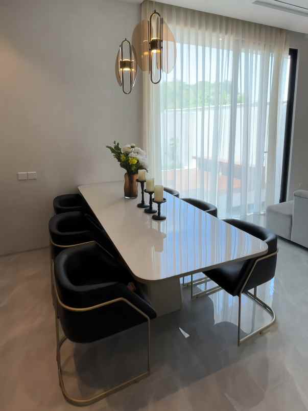 dijual rumah ngesrep