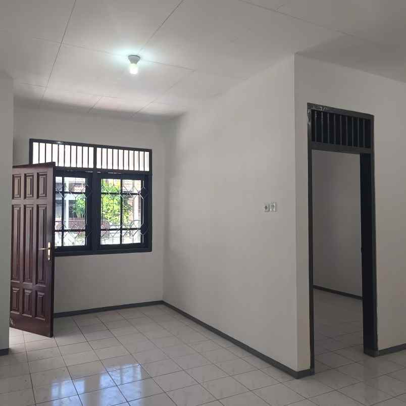 dijual rumah nginden