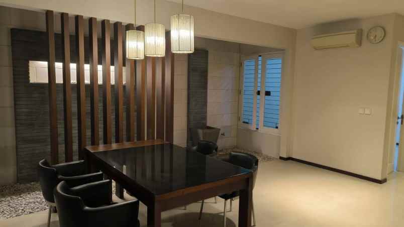 dijual rumah nginden intan timur