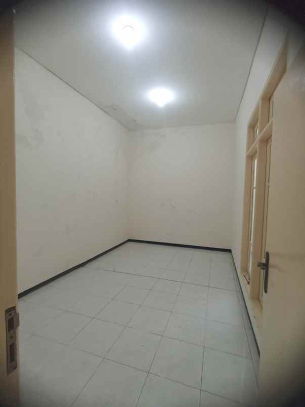 dijual rumah nirwana eksekutif