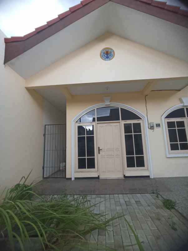 dijual rumah nirwana eksekutif