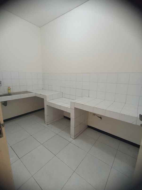 dijual rumah nirwana eksekutif