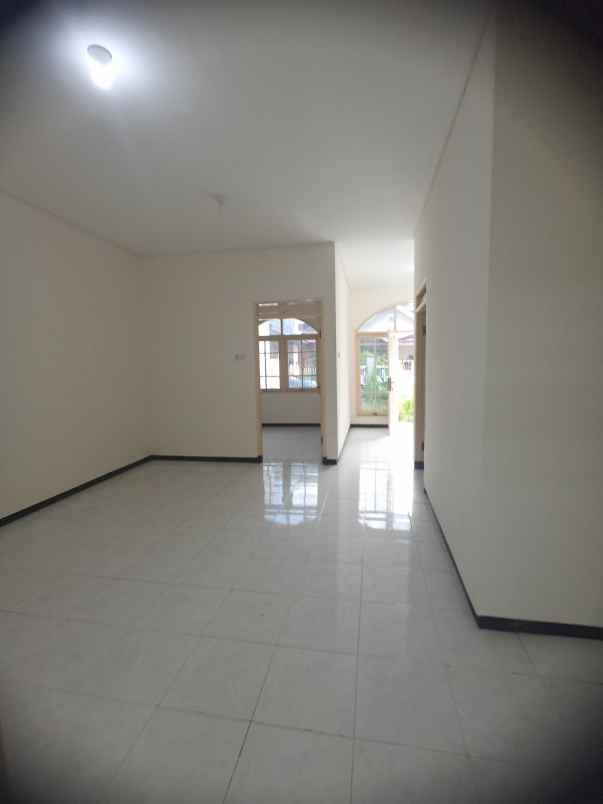 dijual rumah nirwana eksekutif