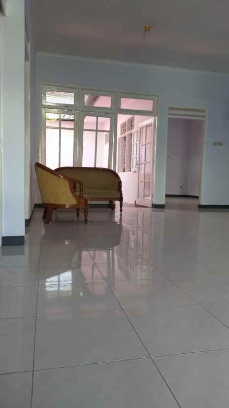 dijual rumah nirwana eksekutif