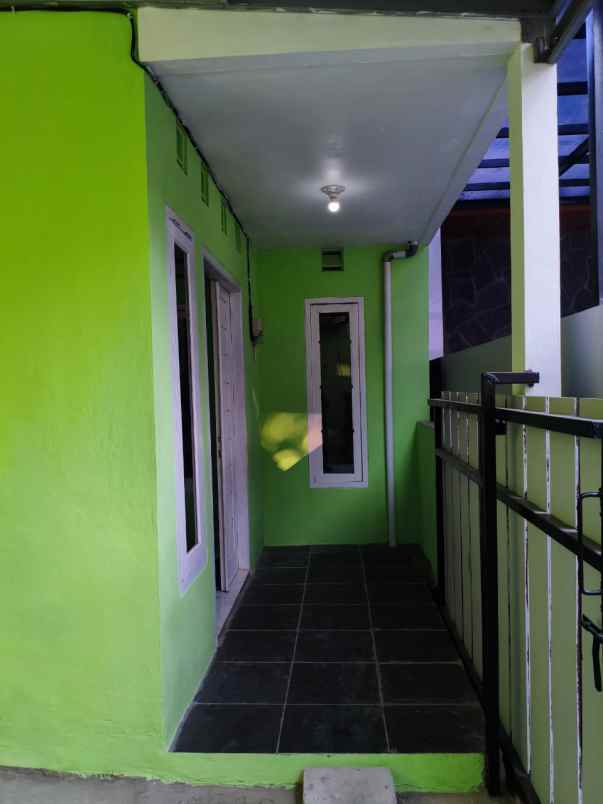 dijual rumah pajangan
