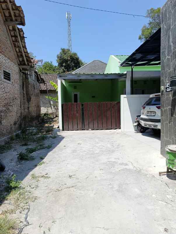 dijual rumah pajangan