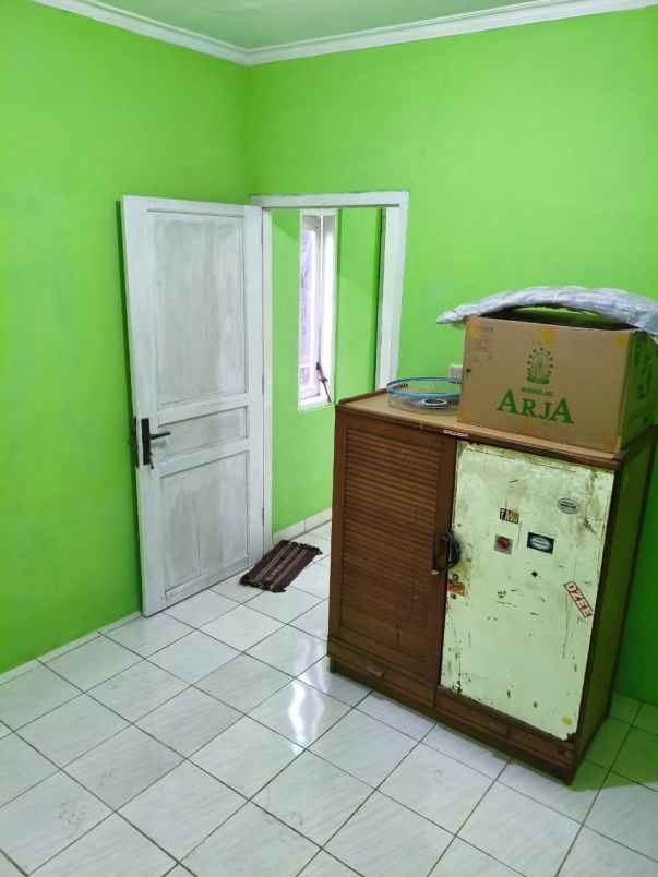 dijual rumah pajangan