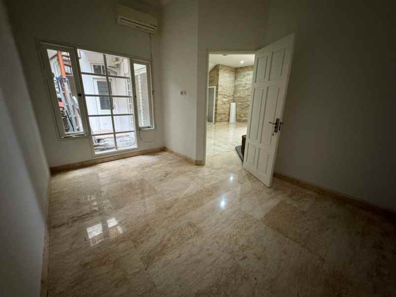 dijual rumah pakuwon city